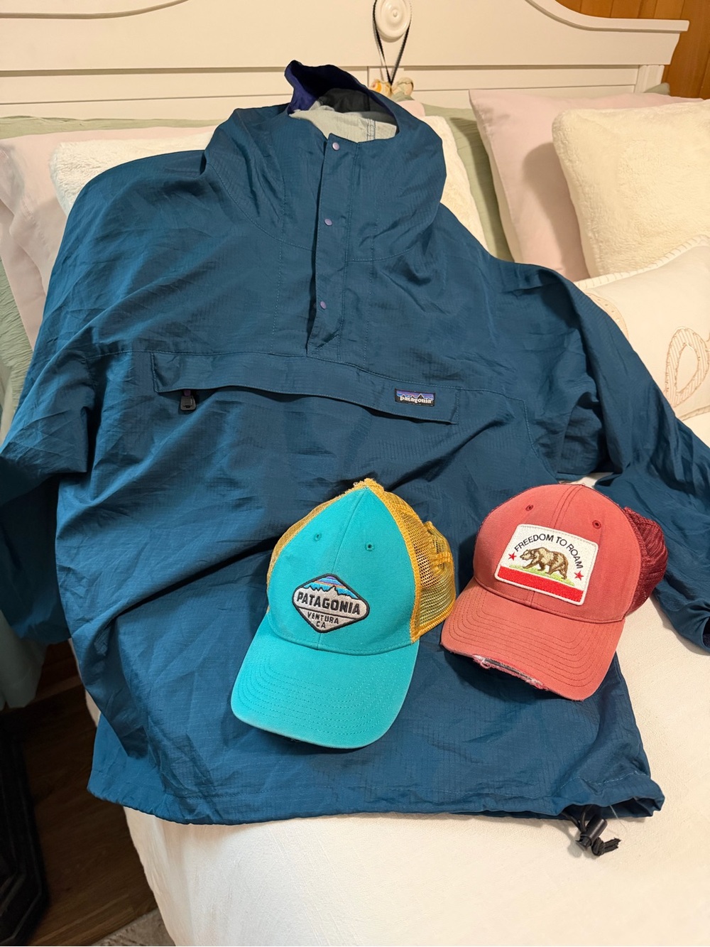 Patagonia Vintage 90s Anorak Mens large with two Patagonia Hats